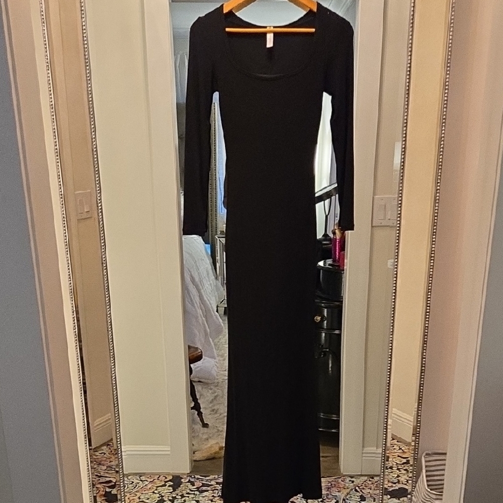 Black Long Sleeve Sheath Dress with Scoop Neck for Night Out